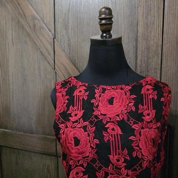 Alice + Olivia Black and Red Floral Lace Tank Top - Picture 2 of 4